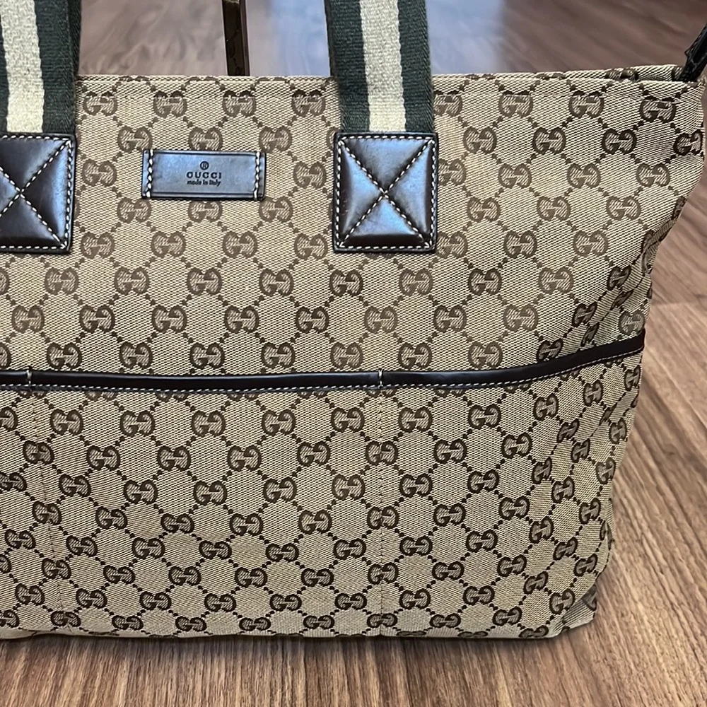 A32- 💯 % authentic Gucci shoulder bag - Picture 7 of 16